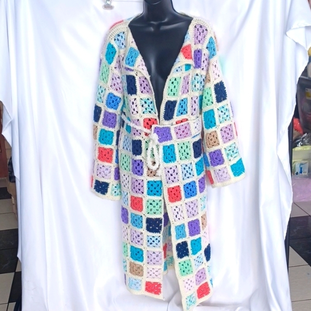Granny square duster, hand crocheted, sz small, ptp z 19", 19" hip, 42" in long